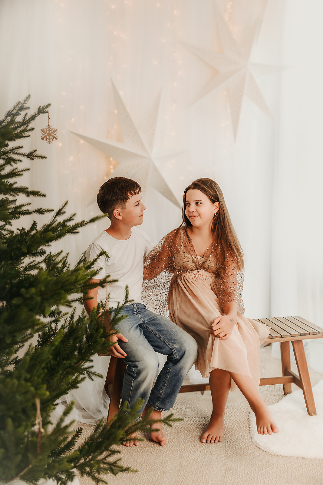 🎄 VÁNOČNÍ FOCENÍ 2026 ✨
Vánoční scéna je připravená! 🤍 Letos v jemných přírodních tónech, se světýlky, hvězdami, stromečky a kouzelným houpacím koníkem. 🐴🎄
📸 Cena: 1 500 Kč
🤍 3 upravené fotografie
⏱️ 30 minut focení
Rezervujte si svůj termín včas:
fotografka.reenio.cz – rezervace termínu
Těším se na společné vánoční focení! ✨🎄
Troubelice